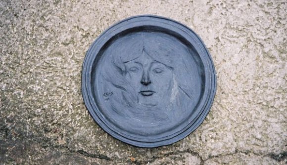 Spegel, spegel... Svart stengods, diameter 34 cm
